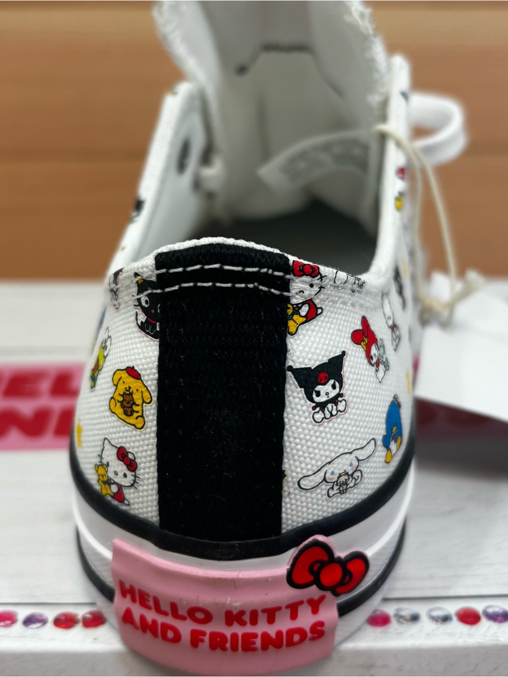 Converse HELLO KITTY And Friends Chuck Taylor White Low Sneakers Women's Sz 6.5 - Picture 3 of 11